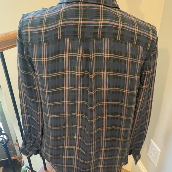 Armani Exchange A/X woman’s button down 100% Mulberry Silk S/P - Picture 3 of 3